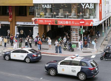 襲撃事件の現場となった台北市の繁華街・中山の商業施設＝２０日（共同）