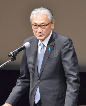 岐阜県中津川市で講演する自民党の古屋選対委員長＝２１日午後