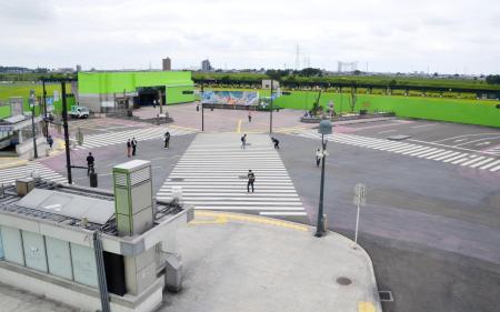 野外セット「足利スクランブルシティスタジオ」＝２０２０年７月、栃木県足利市