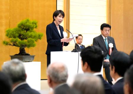 内閣制度創設１４０周年を記念する式典であいさつする高市首相＝２２日午前、首相官邸