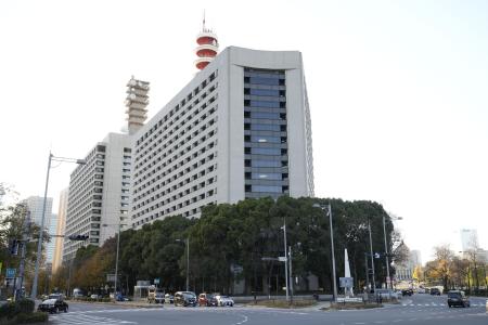 警視庁（手前）＝東京都千代田区