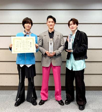 　「Ｓｎｏｗ　Ｍａｎ」の（左から）阿部亮平、岩本照、深沢辰哉