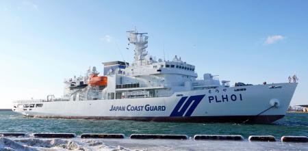 北海道・釧路港に初入港した新型の巡視船「そうや」＝２８日午後