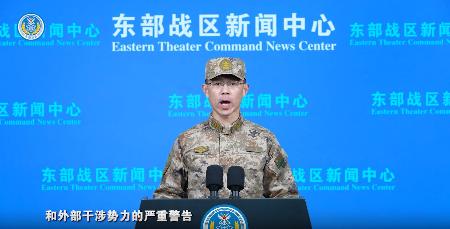 台湾周辺で軍事演習「正義使命―２０２５」を始めると発表する中国軍の東部戦区の報道官（同戦区の「微信（ウィーチャット）」公式アカウントから、共同）