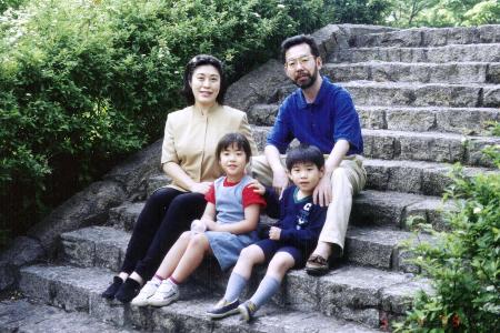 宮沢みきおさん一家（遺族提供）