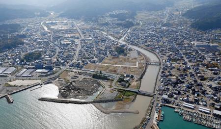 石川県輪島市の中心部＝２０２５年１１月（共同通信社ヘリから）