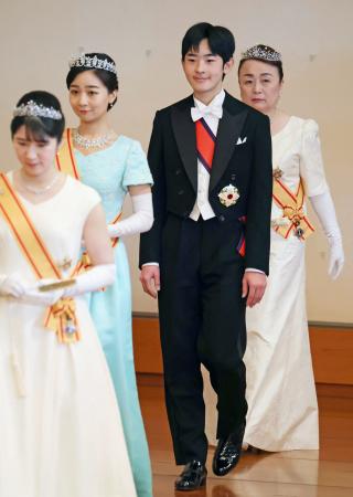 「新年祝賀の儀」に臨まれる悠仁さま=1日午前、宮殿・松の間(代表撮影)