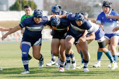 尾道―桐蔭学園　前半、モールで押し込みトライを決める桐蔭学園の選手たち＝花園