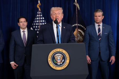 ベネズエラへの大規模な攻撃などについて話すトランプ米大統領=3日、米フロリダ州パームビーチ(ロイター=共同)