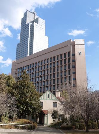 聖路加国際病院＝昨年１月、東京都中央区