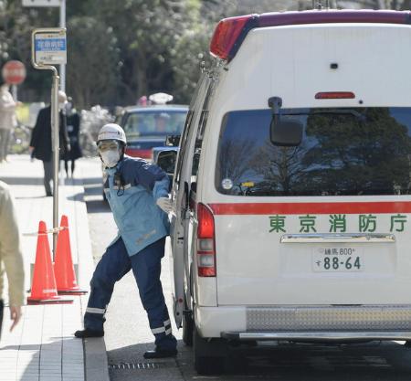 病院に到着した救急車のイメージ