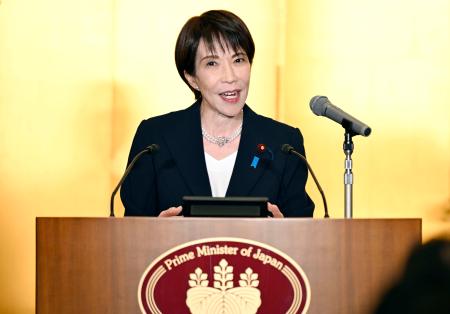伊勢神宮を参拝後、年頭の記者会見をする高市首相＝５日午後、三重県伊勢市