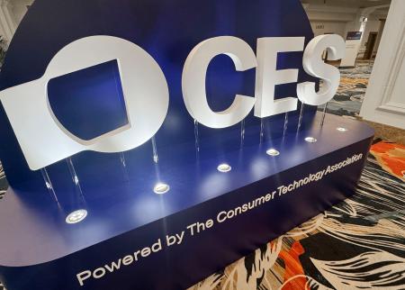 先端技術の見本市「ＣＥＳ」の看板＝４日、米ラスベガス（共同）