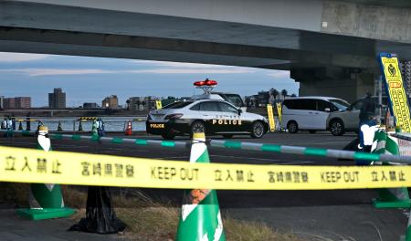 不発弾のような物が見つかった現場周辺＝５日午後、宮崎市