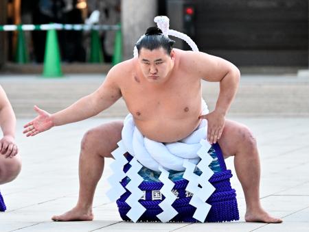 奉納土俵入りを披露する横綱豊昇龍=6日、東京・明治神宮