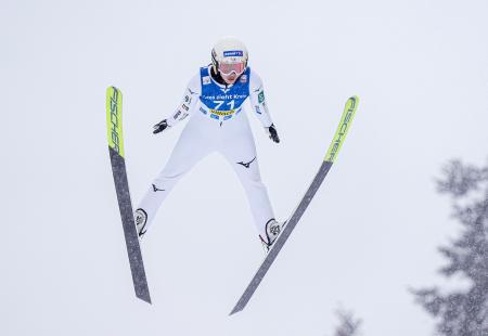 Ｗ杯ジャンプ女子個人第１４戦の丸山希の飛躍＝フィラハ（共同）