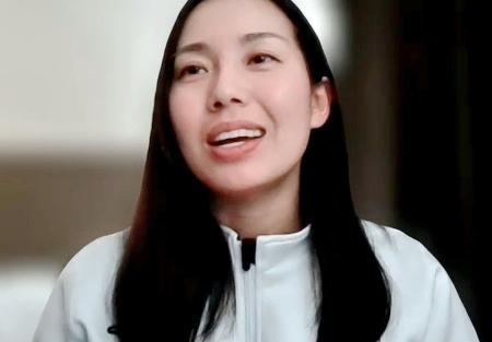 遠征先のカナダからオンラインで取材に応じるカーリング女子日本代表の近江谷杏菜＝６日