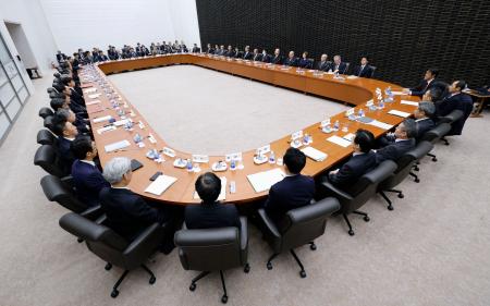 日銀本店で開かれた支店長会議＝８日午前（代表撮影）
