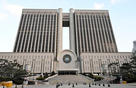 韓国の尹錫悦前大統領の公判が開かれたソウル中央地裁＝９日、ソウル（共同）