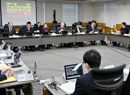 文科省で開かれた文化審議会小委員会=9日午後、東京都千代田区