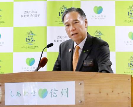 定例記者会見で発言する長野県の阿部守一知事＝９日午後、長野県庁