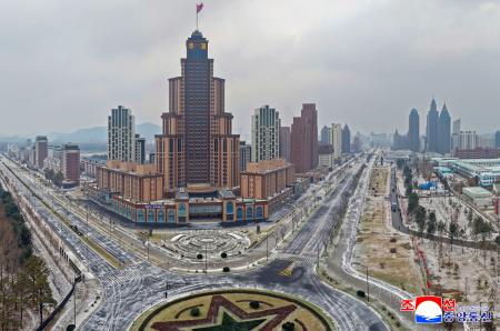 平壌の和盛地区で建設中のニュータウン（朝鮮中央通信＝共同）