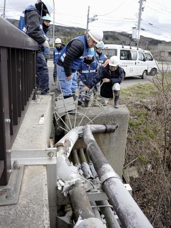 能登半島地震で被災した水道管の復旧作業＝２０２４年２月、石川県輪島市門前町