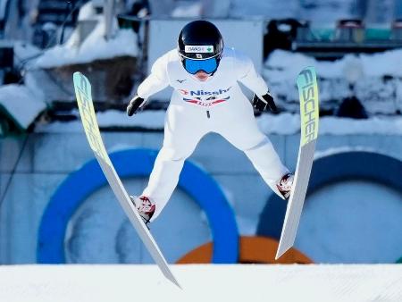 女子で優勝した岩佐明香=大倉山