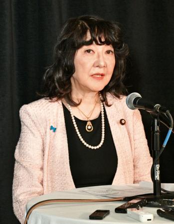 重要鉱物に関する財務相会合後、記者会見する片山財務相=12日、米ワシントン(共同)