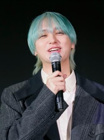 　内覧会に登場した伊野尾慧＝東京都品川区