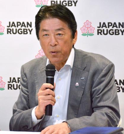 記者会見する日本ラグビー協会の土田雅人会長＝１４日、東京都港区