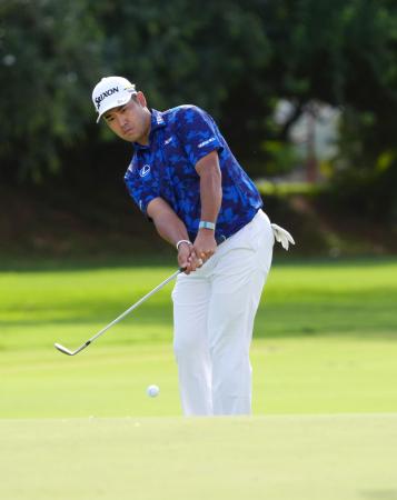 　第１ラウンド、１０番で第４打を放つ松山英樹。１アンダーで５９位＝ワイアラエＣＣ（共同）