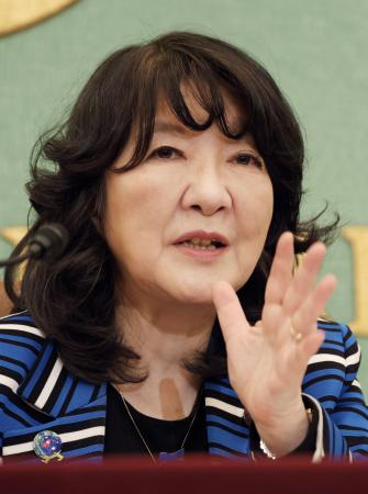 記者会見する片山財務相＝１６日午後、東京・内幸町の日本記者クラブ