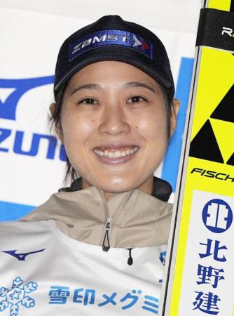 丸山希=2025年11月