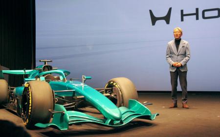 Ｆ１シリーズへの復帰について説明するホンダの三部敏宏社長＝２０日午後、東京都港区