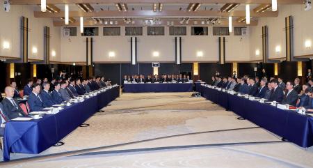 東京都内で開かれたプロ野球の１２球団監督会議＝２０日（代表撮影）