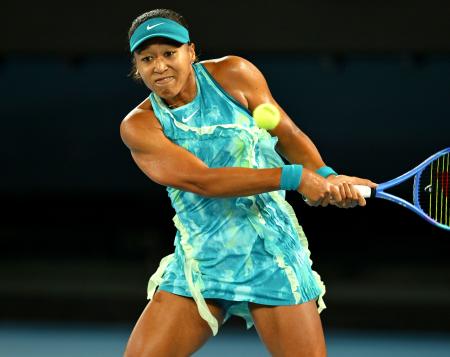 　女子シングルス１回戦でプレーする大坂なおみ＝メルボルン（ゲッティ＝共同）