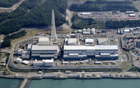 新潟県の東京電力柏崎刈羽原発の（左から）５、６、７号機＝２０２５年１１月