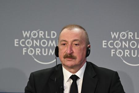 ２０日、スイス・ダボスで、世界経済フォーラム年次総会に参加するアゼルバイジャンのアリエフ大統領（ゲッティ＝共同）
