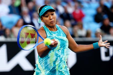 女子シングルス２回戦でプレーする大坂なおみ＝メルボルン（ゲッティ＝共同）