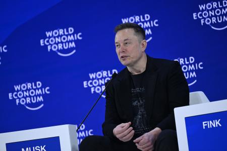 ２２日、ダボス会議に登壇したテスラのイーロン・マスク氏（ゲッティ＝共同）