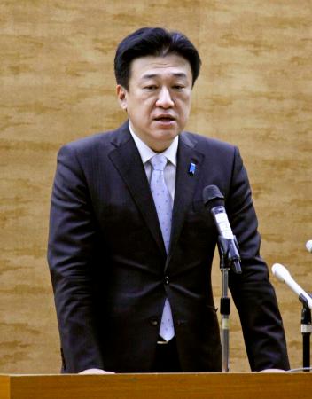 北朝鮮による日本人拉致問題に関する集会であいさつする木原官房長官＝２４日午後、徳島市