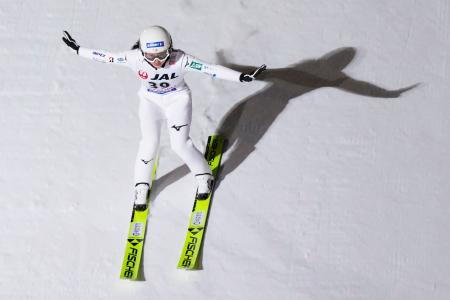 ４位に入った丸山希の着地＝大倉山