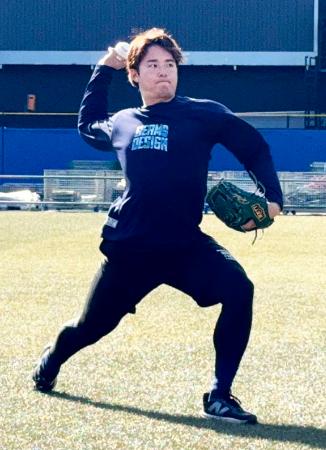 練習を公開したロッテの横山＝ＺＯＺＯマリン