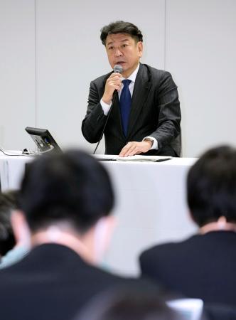 記者会見で新たな経営再建計画「第５次総合特別事業計画」を公表する東京電力ホールディングスの小早川智明社長＝２６日午後、東京都千代田区