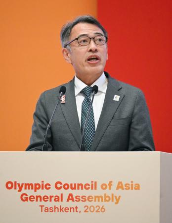 ＯＣＡの総会で愛知・名古屋アジア大会の準備状況を報告する組織委の村手聡事務総長＝２６日、タシケント（共同）