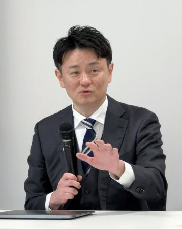 記者会見する卓球男子日本代表元監督の倉嶋洋介氏＝２７日、東京都内