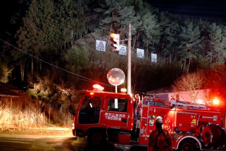 長野県諏訪市で発生した山林火災の現場付近＝２７日午後