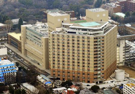 東京都文京区の東大病院＝２０１２年