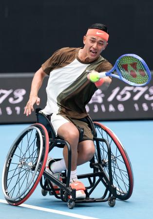 車いすの部男子シングルス決勝でプレーする小田凱人＝メルボルン（ゲッティ＝共同）